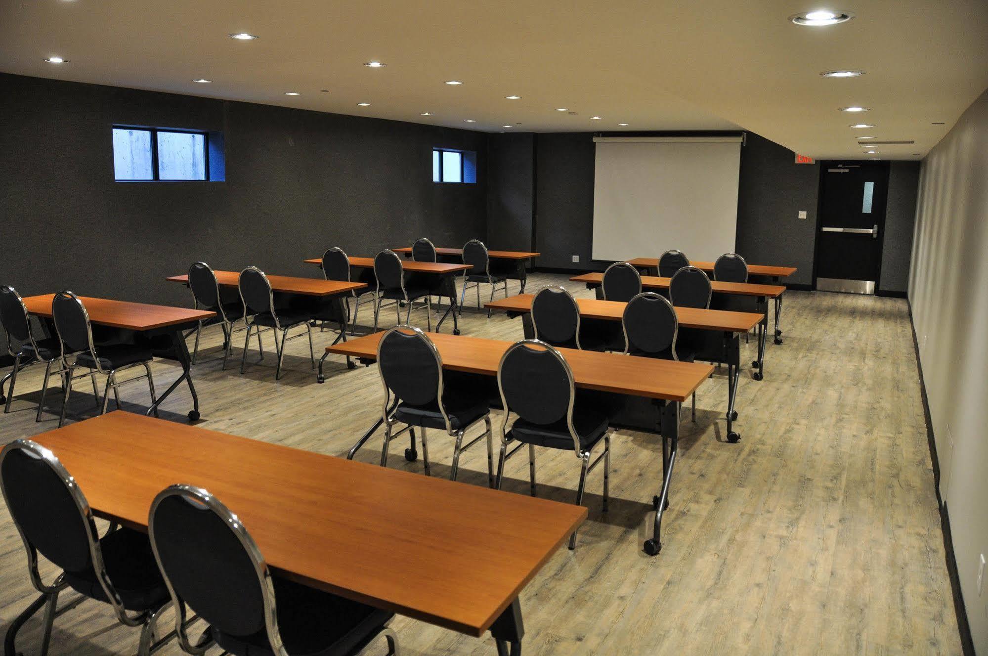 Residence & Conference Centre - Kitchener-Waterloo Esterno foto